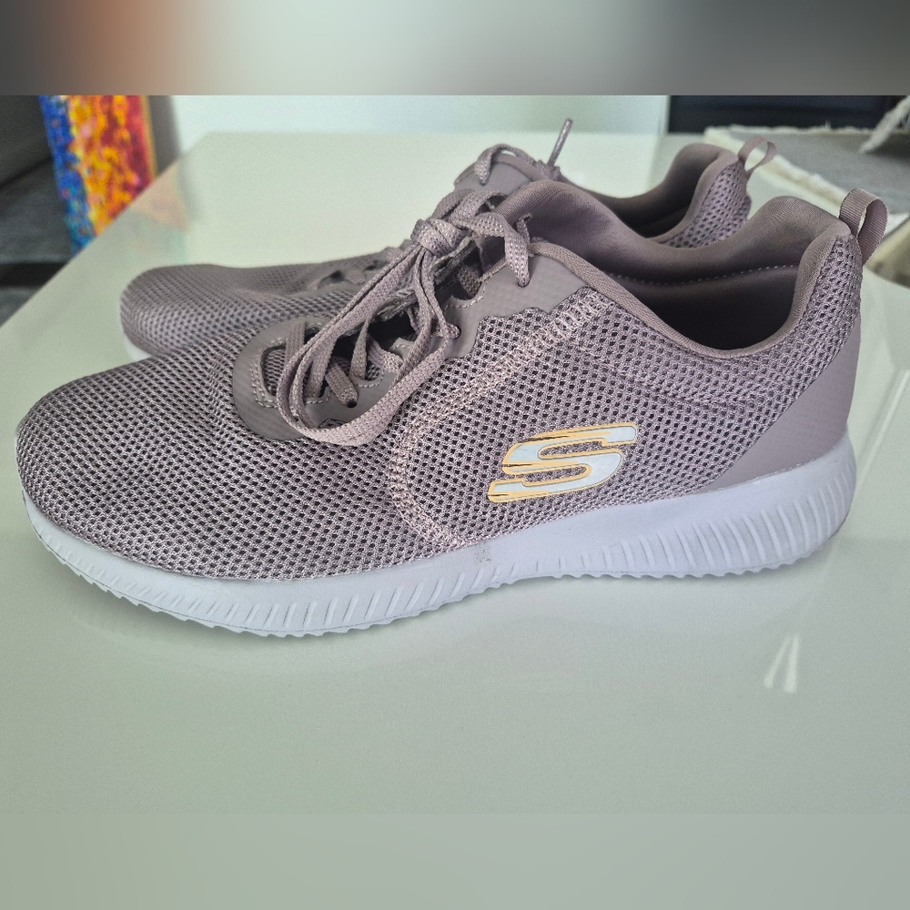 Skechers Women's Light Mauve Mesh Sneakers. EUC. Size 10